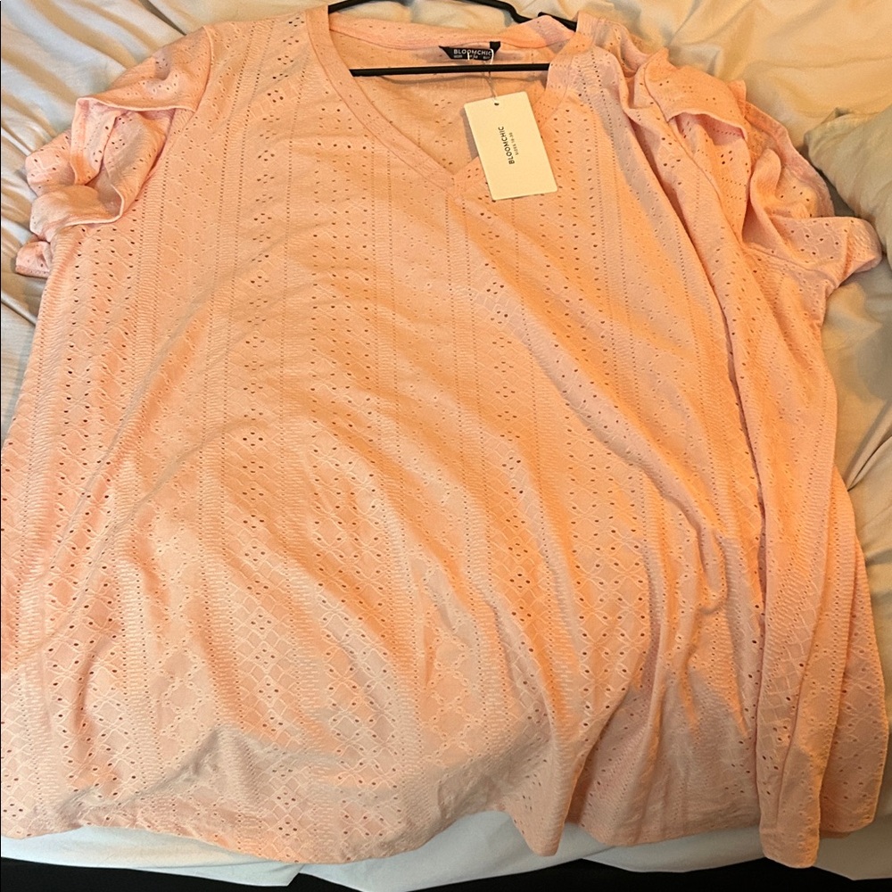NWT bloomchic‎ Women's Pink Eyelet Top